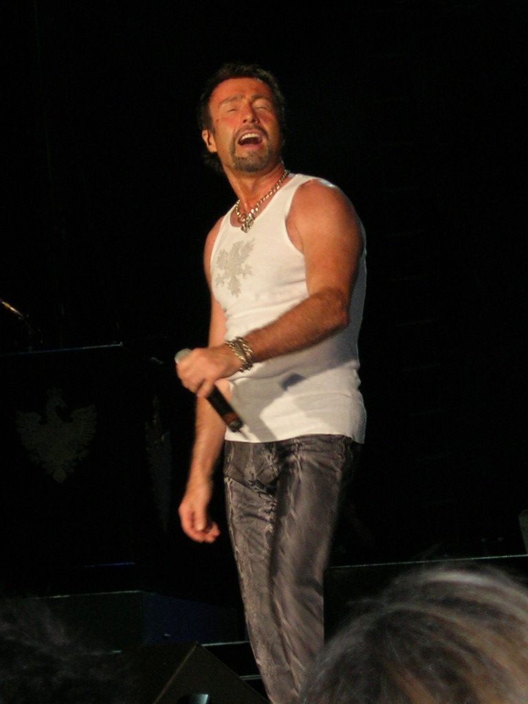 Paul Rodgers on stage in Aruba